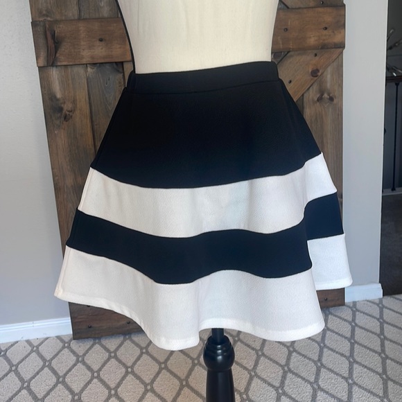 Pink Owl Dresses & Skirts - Black and white skirt